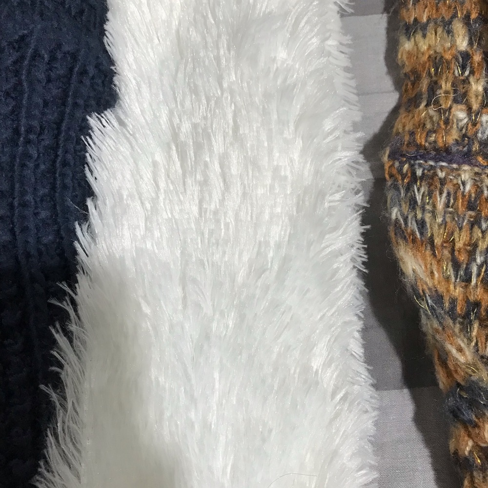 Scarfs - Picture 3 of 4